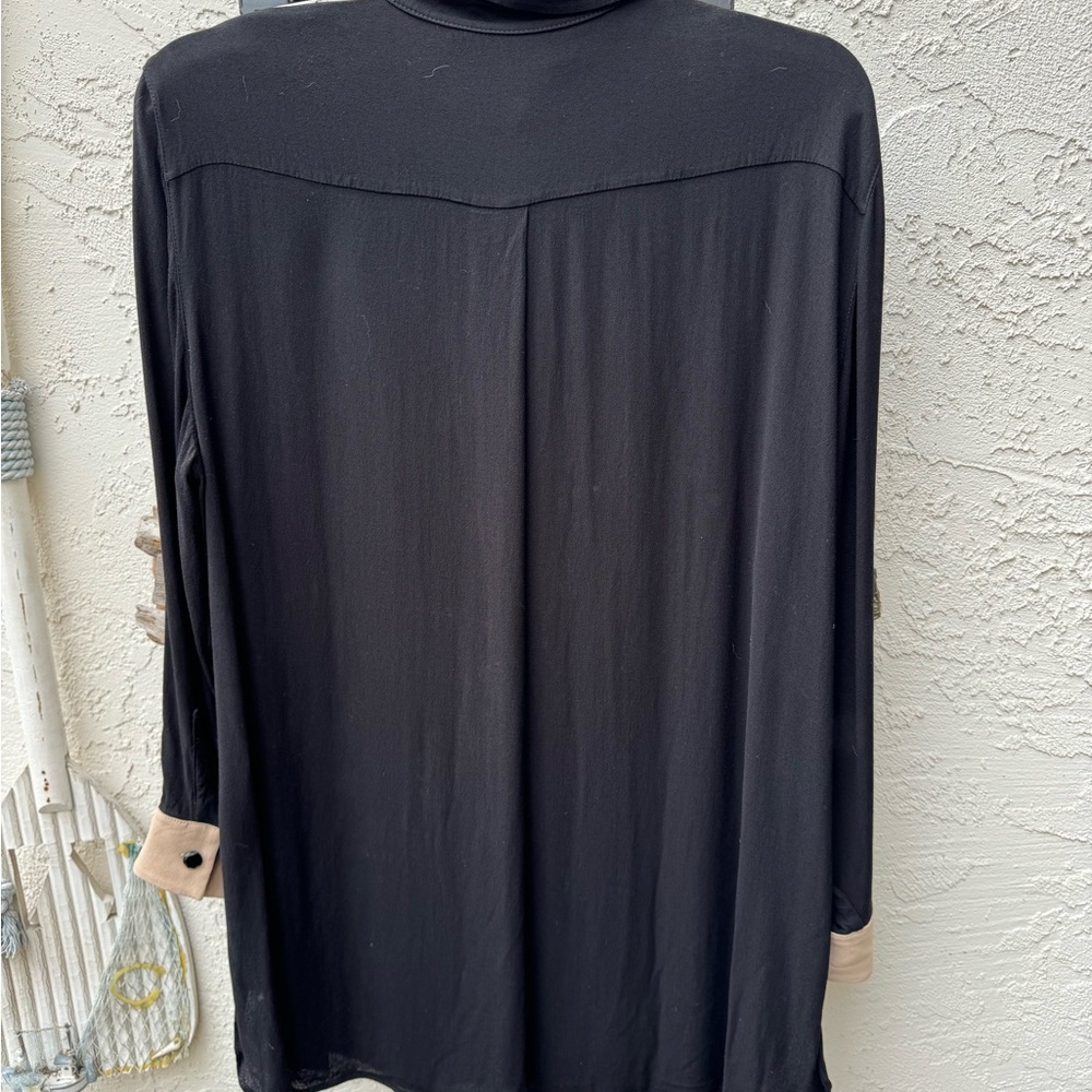 Akris Punto Black Tunic with Cream Trim - Picture 10 of 11